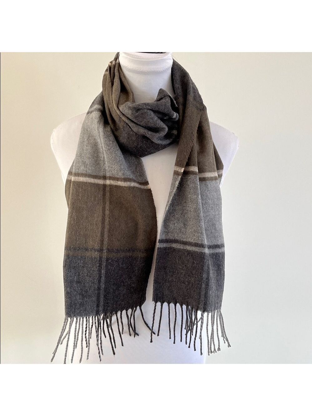 LONDON FOG Plaid Winter Scarf Oblong Fringe Acrylic Soft Made Germany Unisex